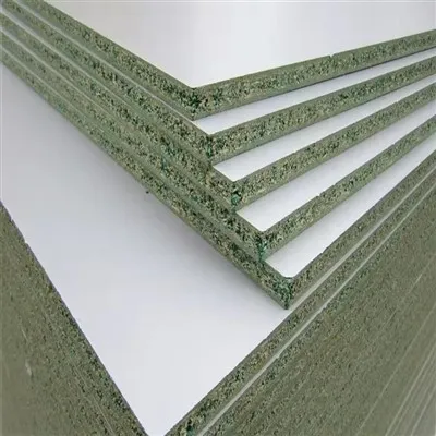 Clár tuile frithsheasmhach in aghaidh taise